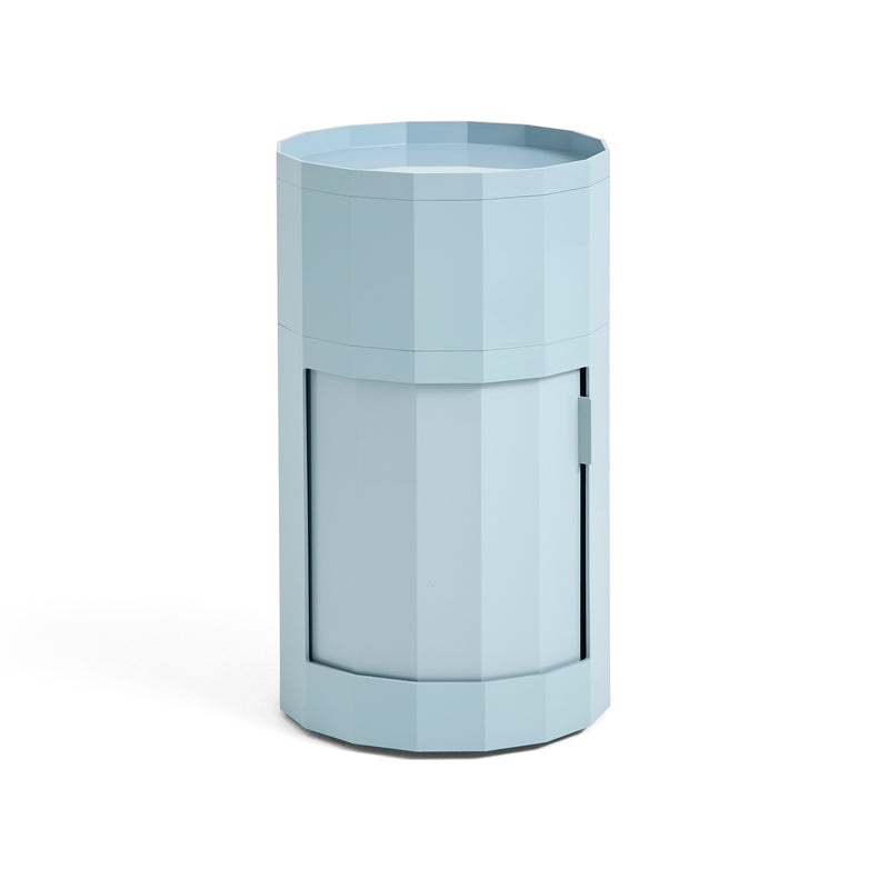 HAY - Facet Cabinet mit Füßen und Rollen | hoch / misty blue