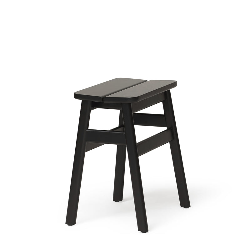 Form & Refine - Angle Standard Hocker | Buche, schwarz gebeizt