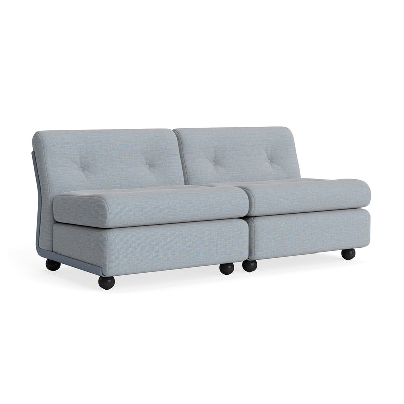 HAY - Amanta 2-Sitzer Sofa | Kvadrat Naveli frost blue/blaugrau (723)