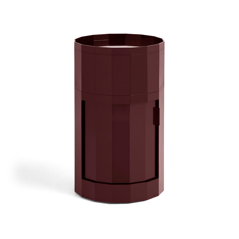 HAY - Facet Cabinet mit Füßen und Rollen | hoch / burgundy