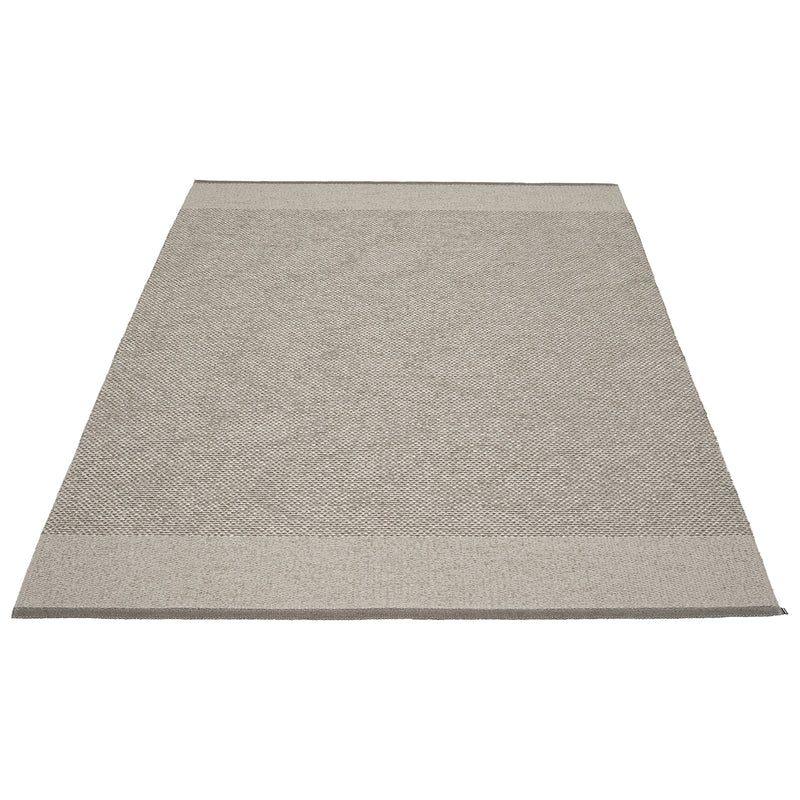 Pappelina - Edit Teppich | 180 x 260 cm / charcoal / warm grey/stone metallic