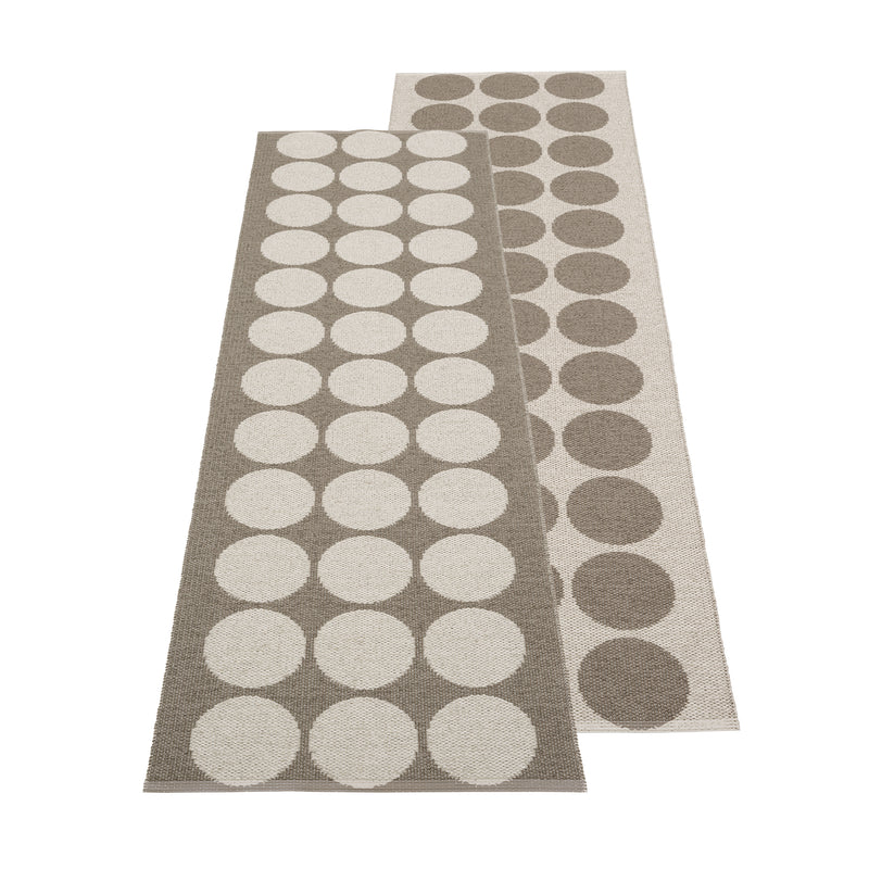 Pappelina - Hugo Teppich | 70 x 240 cm / walnut/linen