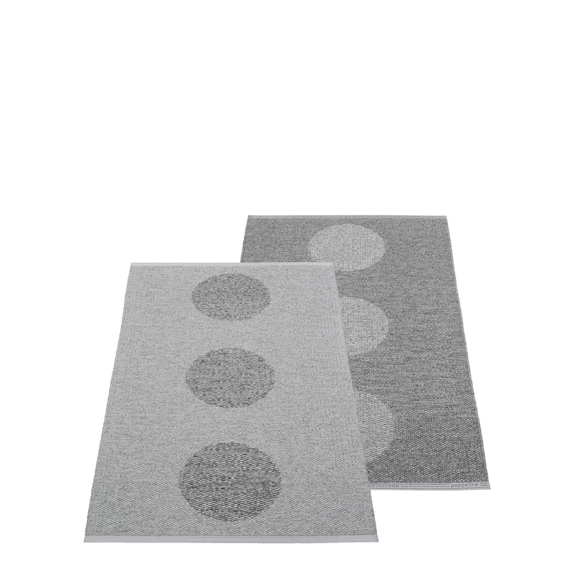 Pappelina - Vera Wendeteppich 2.0 (Bio Edition) | 70 x 120 cm / grey/granit metallic