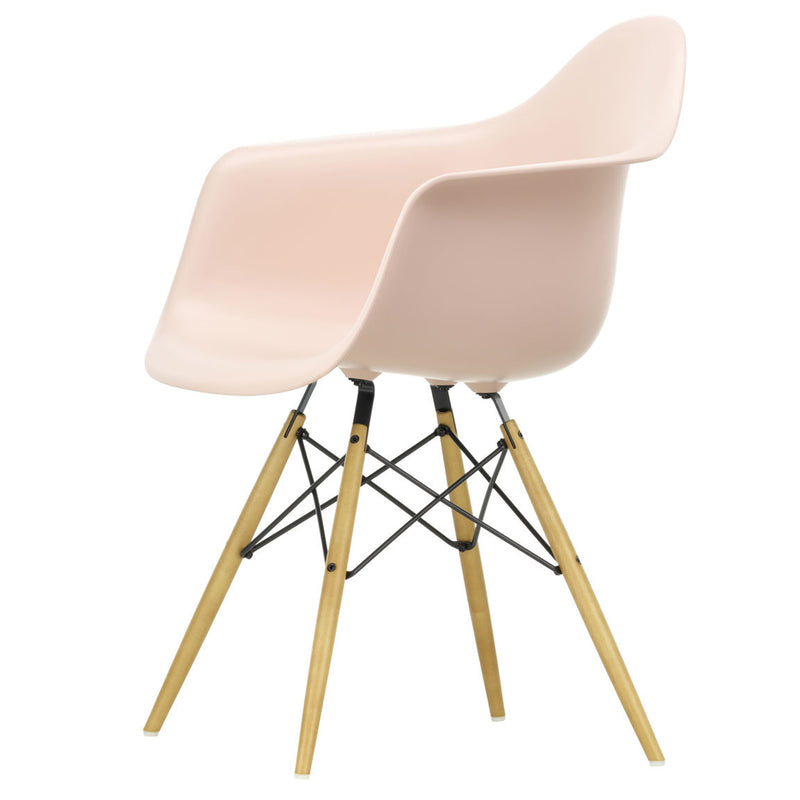 Vitra - Eames Plastic Armchair DAW RE | zartrosé RE / Ahorn gelblich