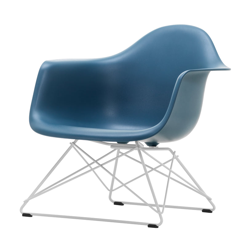 Vitra - Eames Plastic Armchair LAR RE | meerblau RE / weiß