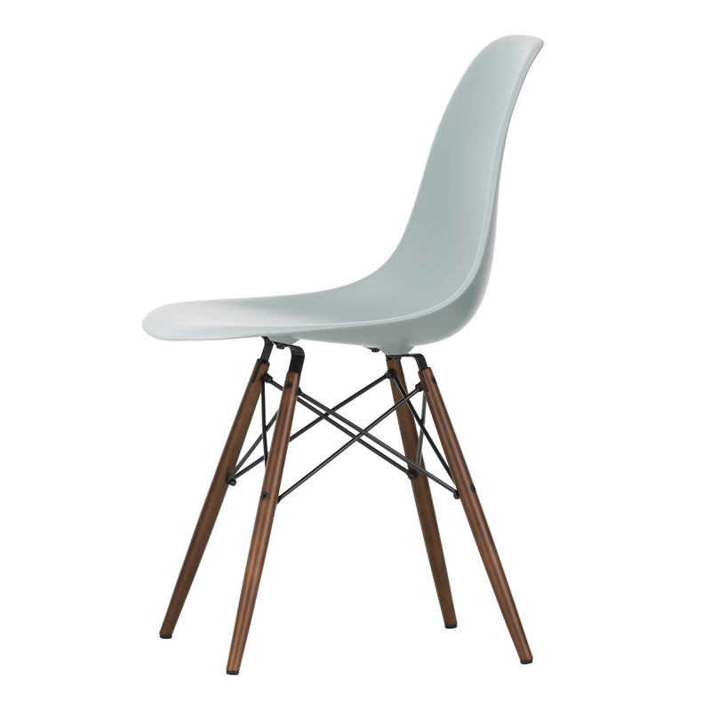 Vitra - Eames Plastic Side Chair DSW RE | hellgrau RE / Ahorn dunkel