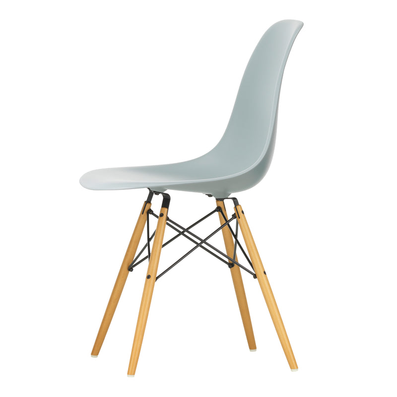Vitra - Eames Plastic Side Chair DSW RE | hellgrau RE / Ahorn gelblich