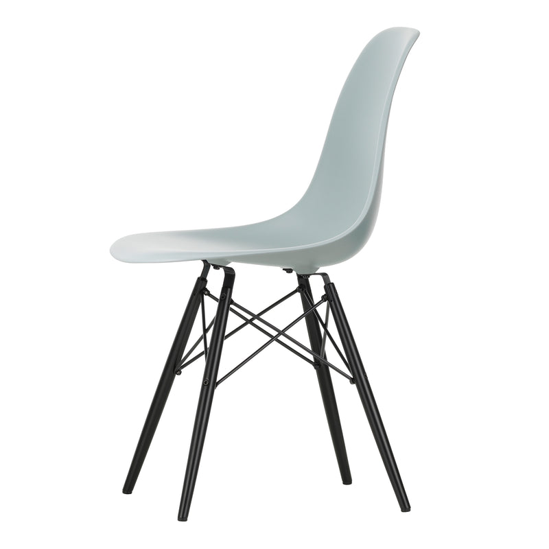 Vitra - Eames Plastic Side Chair DSW RE | hellgrau RE / Ahorn schwarz