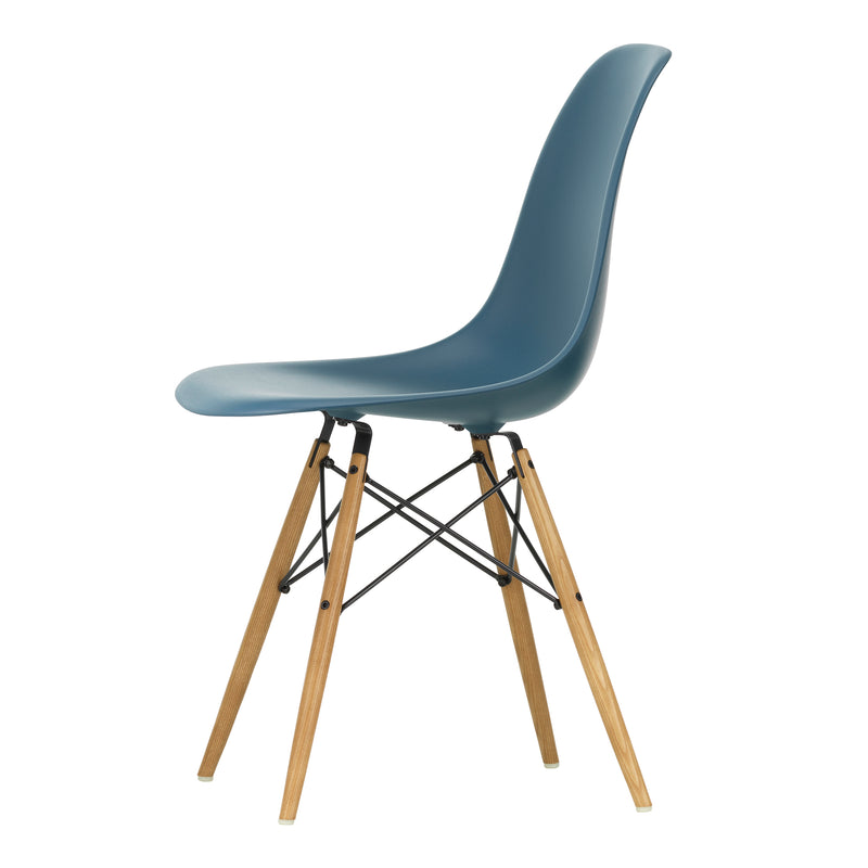 Vitra - Eames Plastic Side Chair DSW RE | meerblau RE / Esche honigfarben