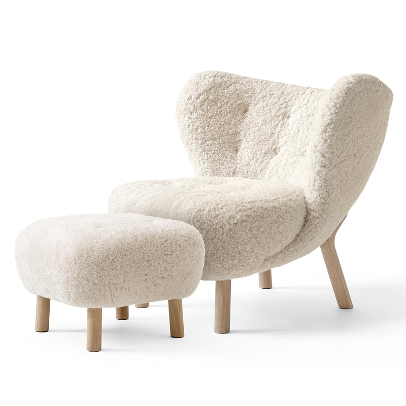 &Tradition - Little Petra Lounge Chair | Schaffell Moonlight / Incl. Pouf ATD1 / Eiche geölt
