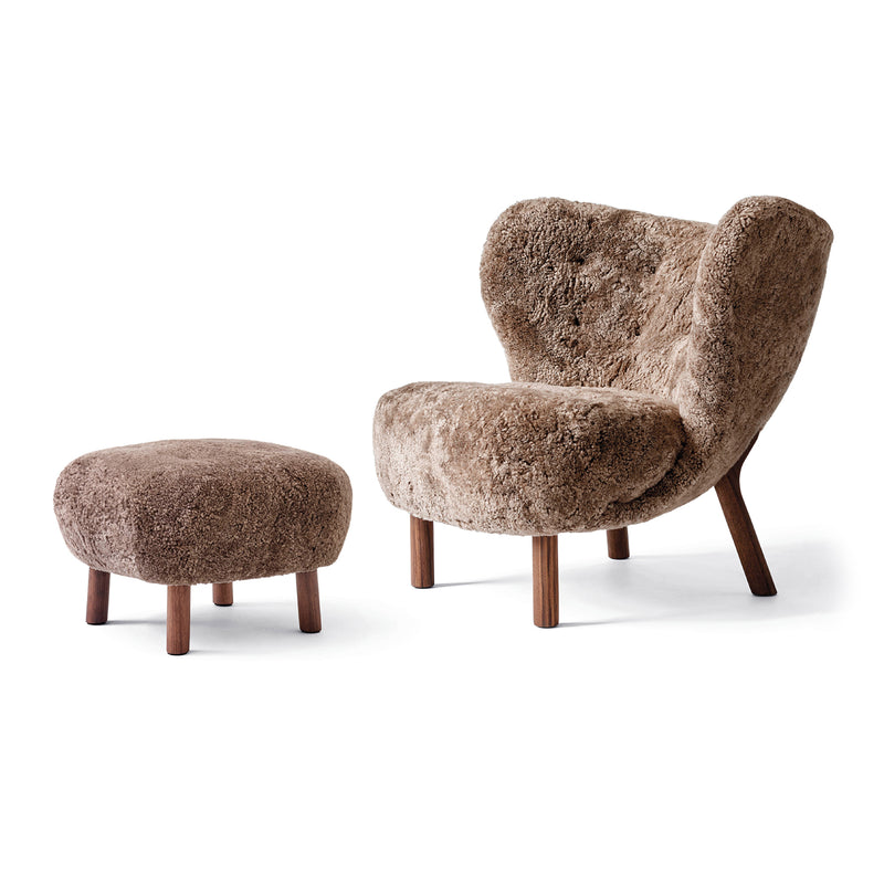&Tradition - Little Petra Lounge Chair | Schaffell Sahara / Incl. Pouf ATD1 / Walnuss