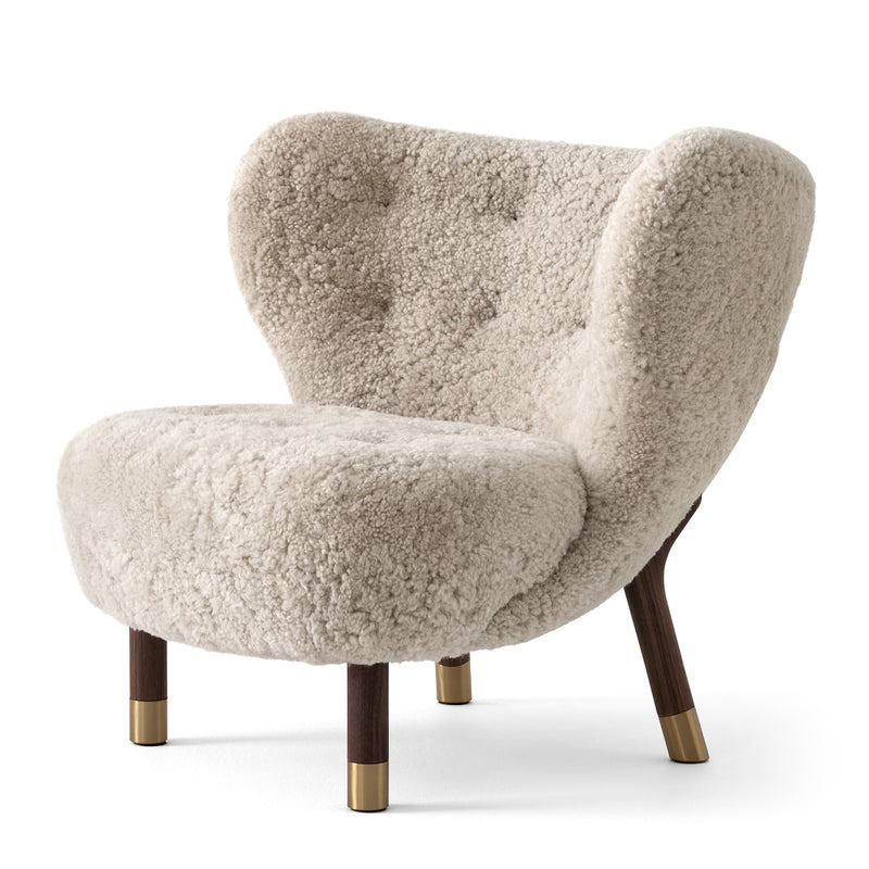 &Tradition - Little Petra Lounge Chair | Schaffell Moonlight / ohne Pouf / Walnuss mit Messing
