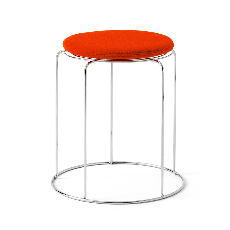&Tradition - Wire Hocker mit Sitzauflage VP11 | rotorange (Kvadrat Hallingdal 600)