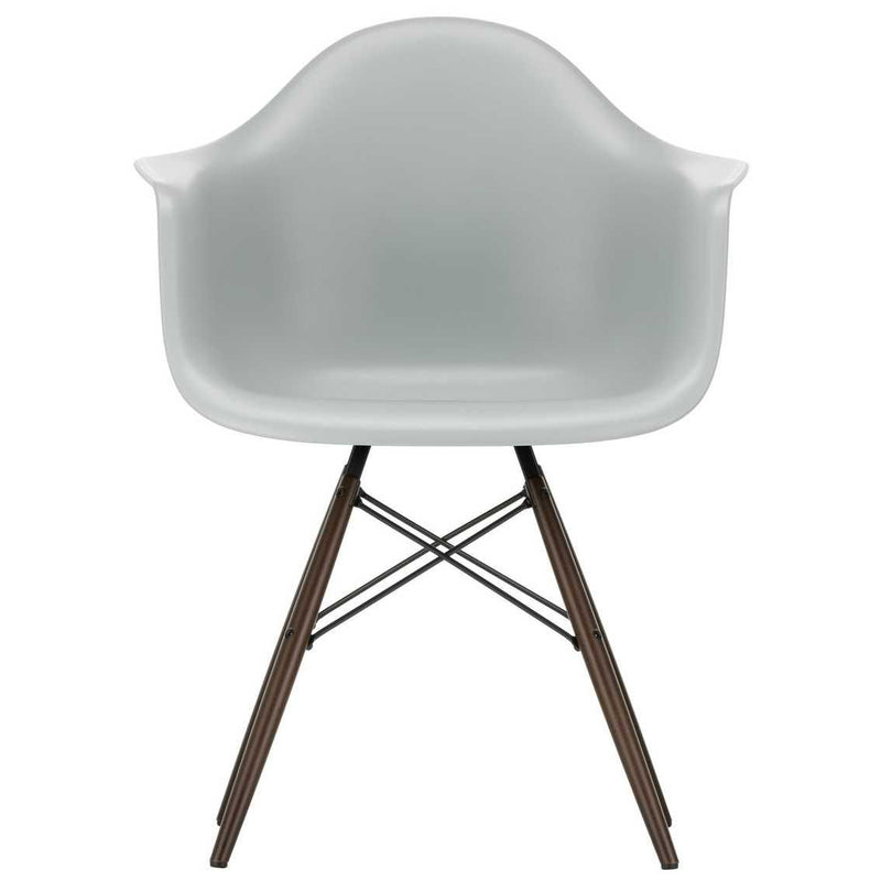 Vitra - Eames Plastic Armchair DAW RE | hellgrau RE / Ahorn dunkel 