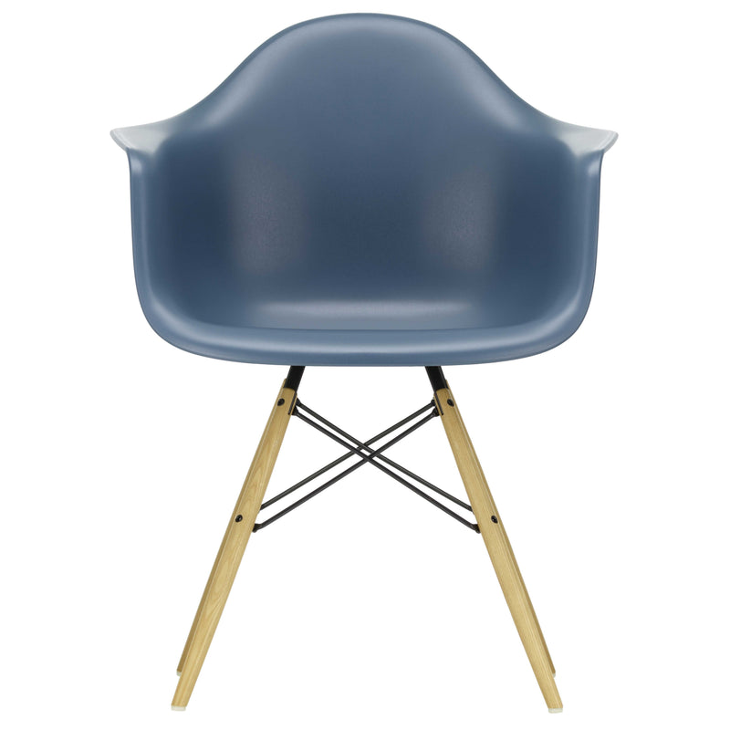 Vitra - Eames Plastic Armchair DAW RE | meerblau RE / Esche honigfarben
