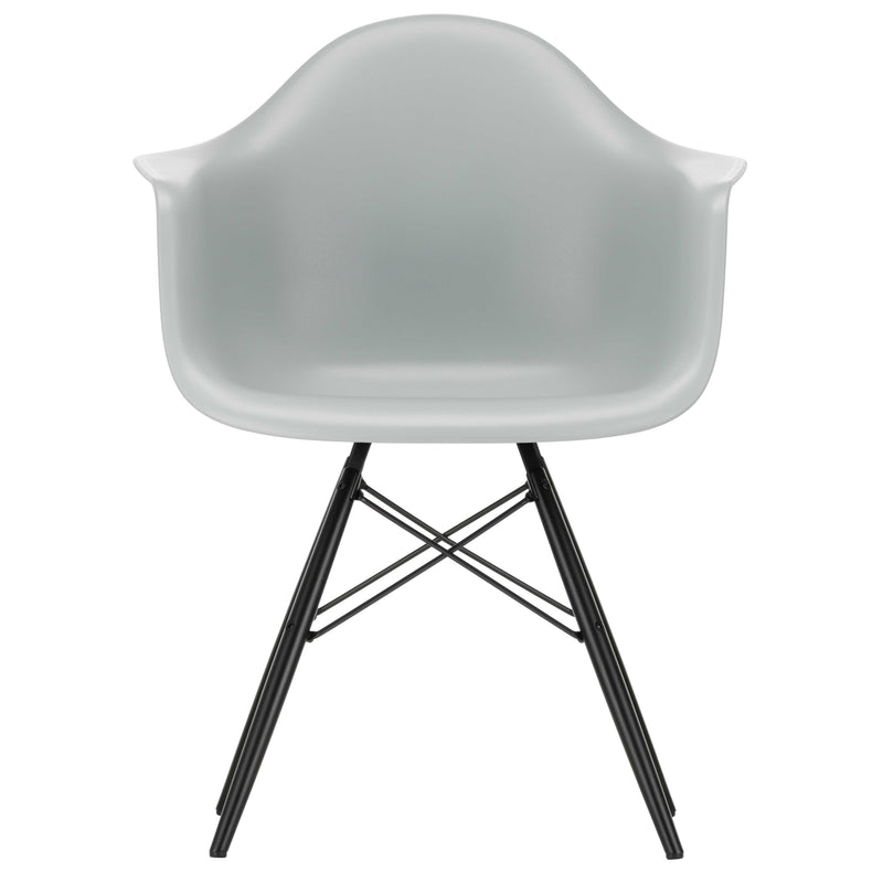 Vitra - Eames Plastic Armchair DAW RE | hellgrau RE / Ahorn schwarz
