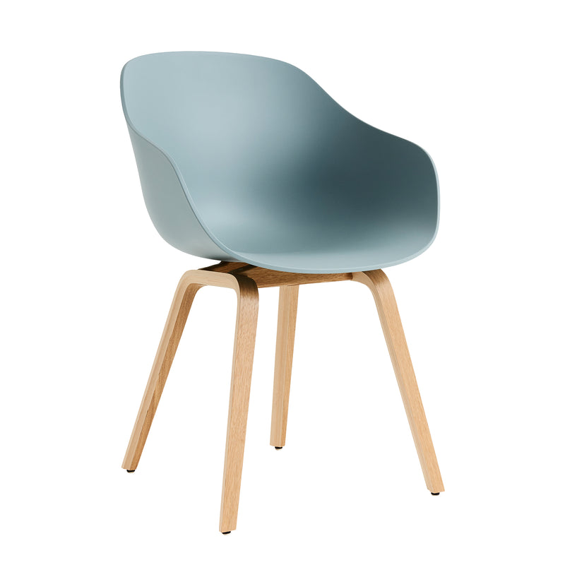 HAY - About A Chair AAC 222 | Standardgleiter Kunststoff / dusty blue 2.0 / Eiche lackiert