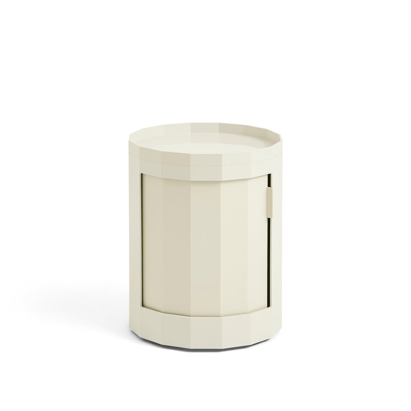 HAY - Facet Cabinet mit Füßen und Rollen | niedrig / eggshell