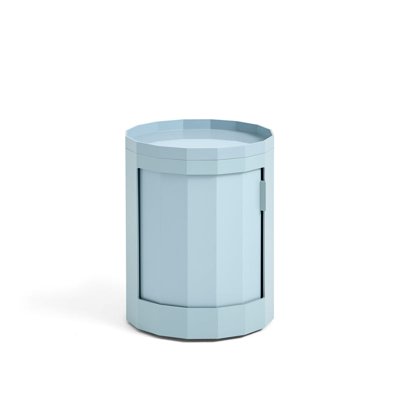 HAY - Facet Cabinet mit Füßen und Rollen | niedrig / misty blue