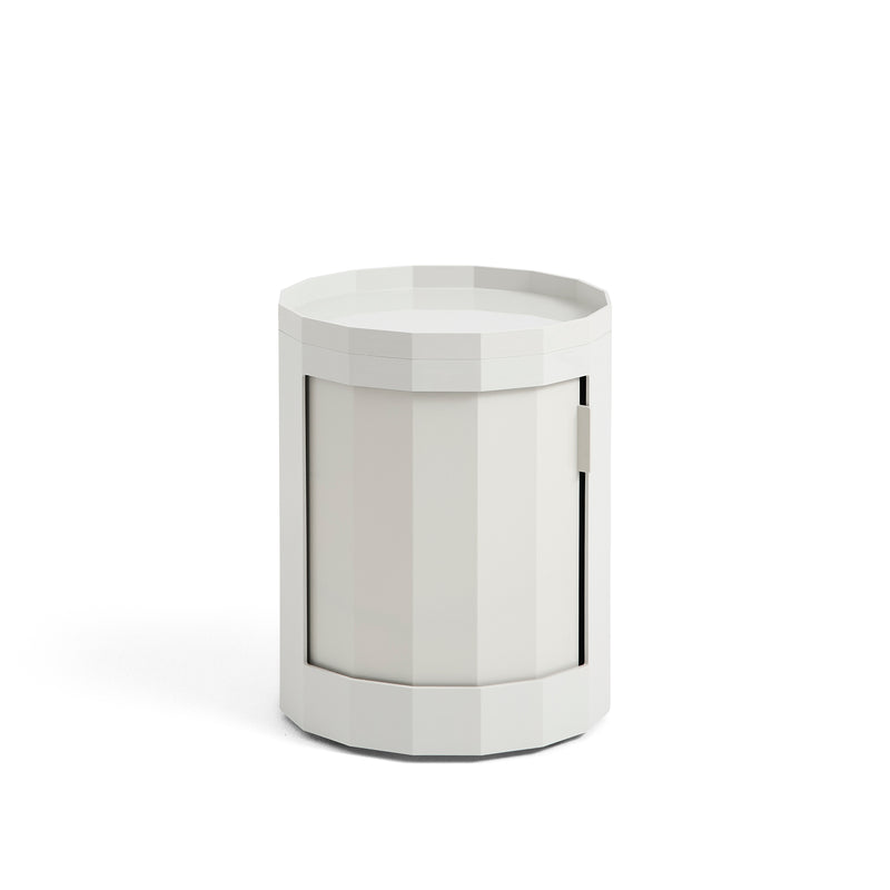 HAY - Facet Cabinet mit Füßen und Rollen | niedrig / misty grey