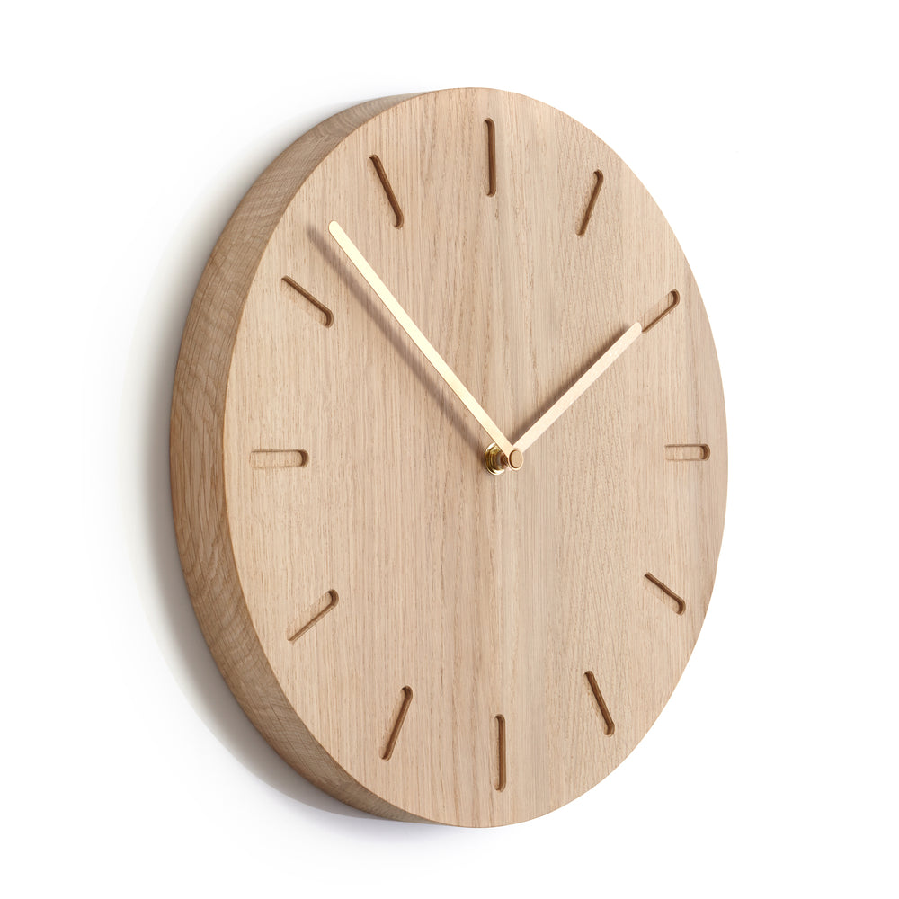 Applicata - Watch:Out Wanduhr | Eiche natur/Messing