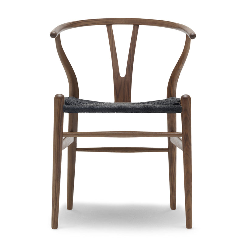 Carl Hansen - CH24 Wishbone Chair, schwarzes Geflecht | Walnuss geölt