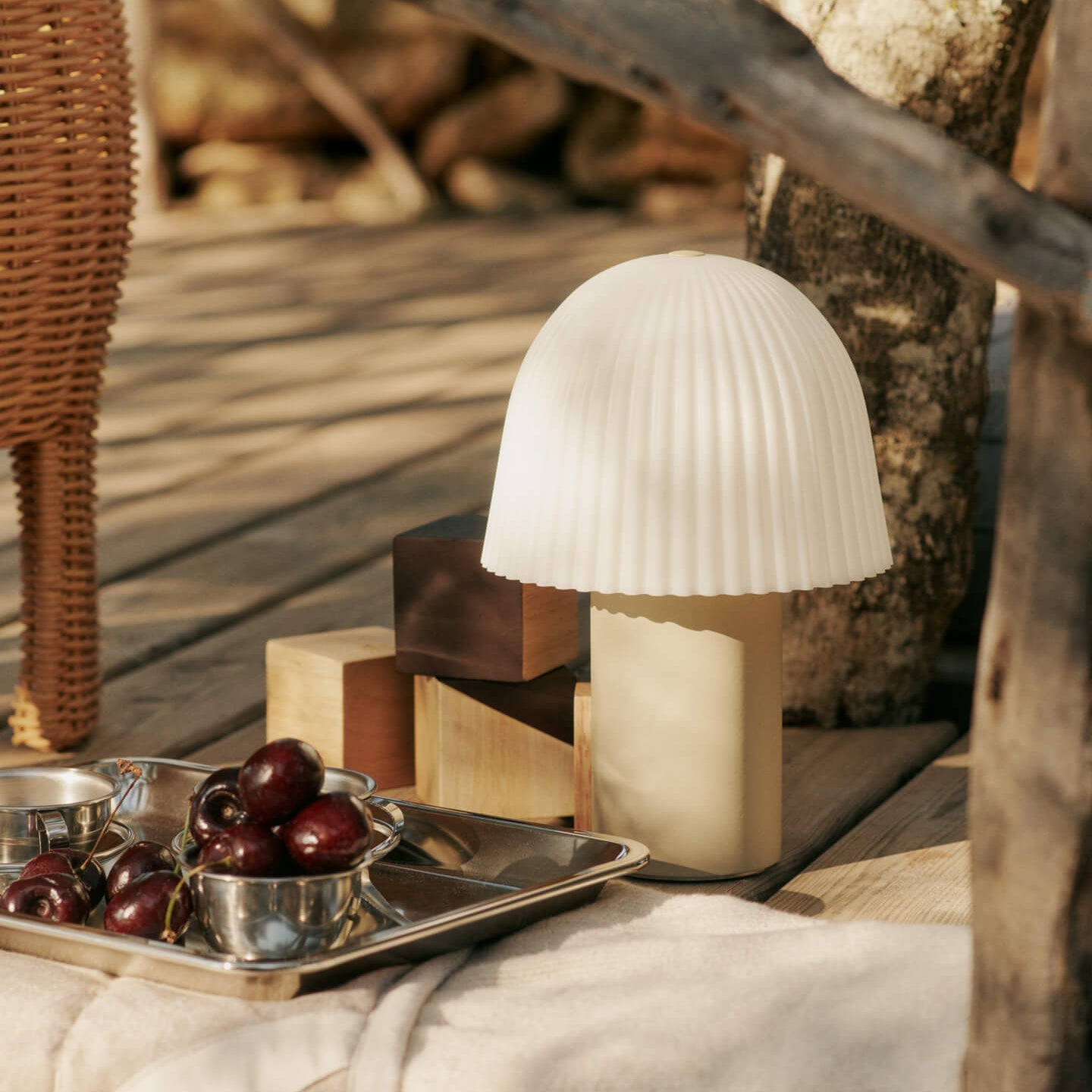 Ferm Living - Frill LED Akku-Leuchte | cashmere