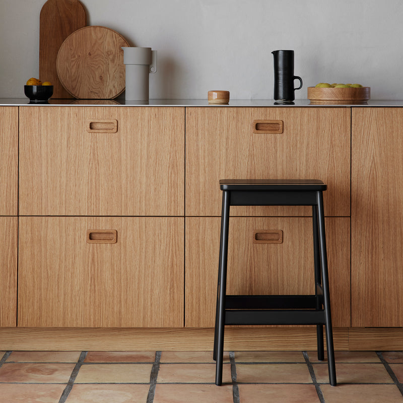 Form &amp; Refine - Angle Barhocker