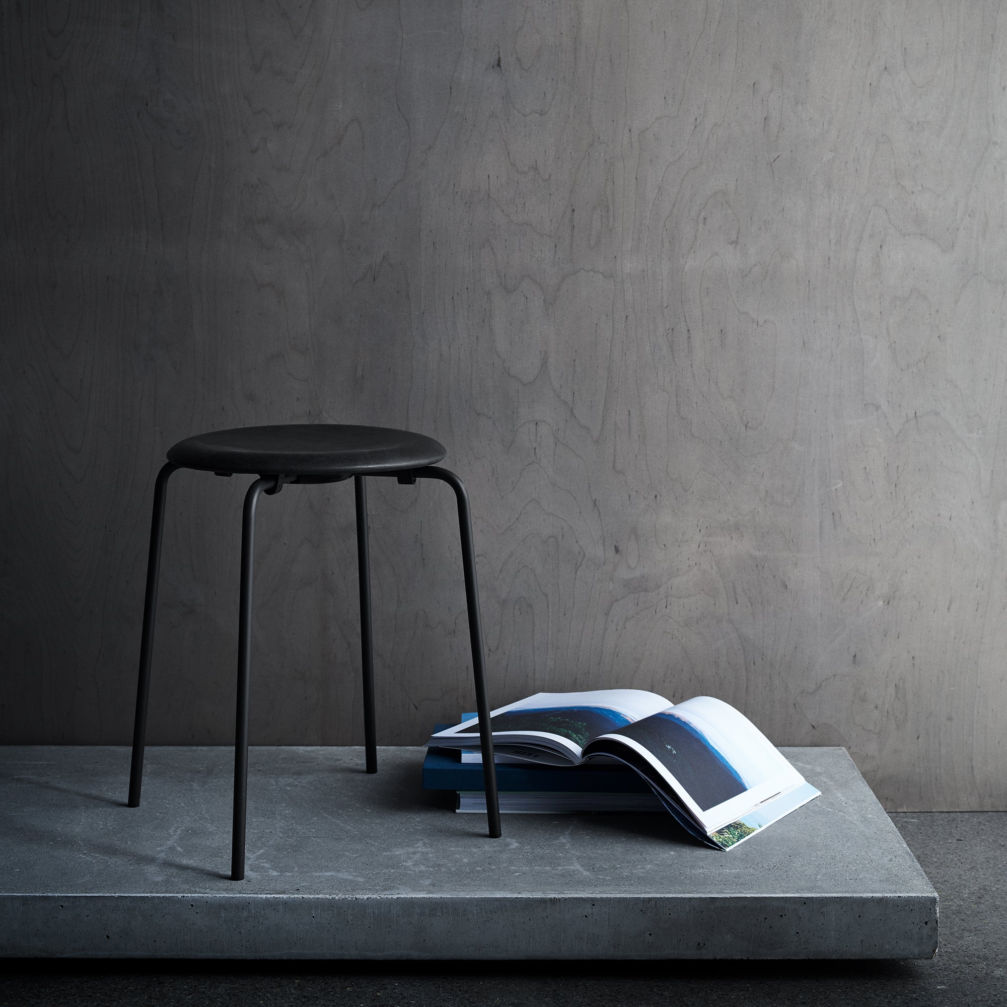 Fritz Hansen - Dot Hocker | Leder schwarz