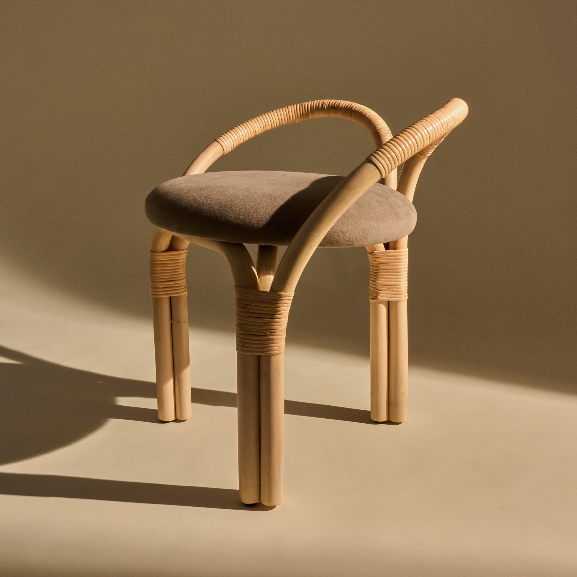 Gubi - Bistra Hocker | natural
