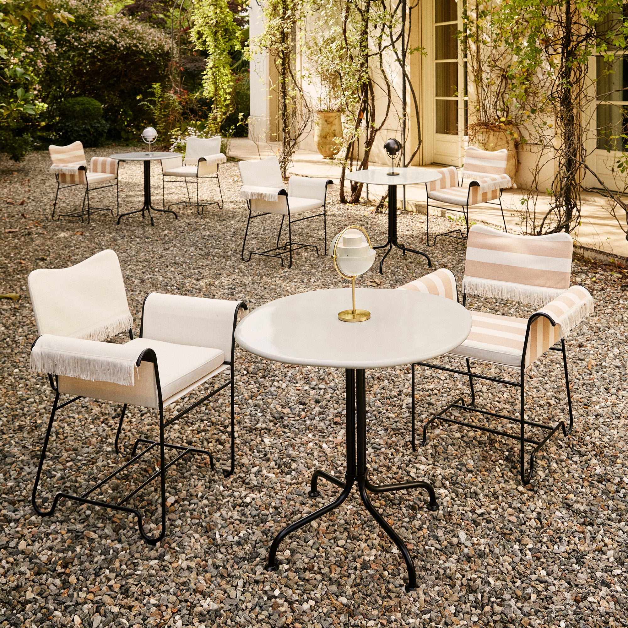 Gubi - Carmel Bistroesstisch | schwarz/clam white