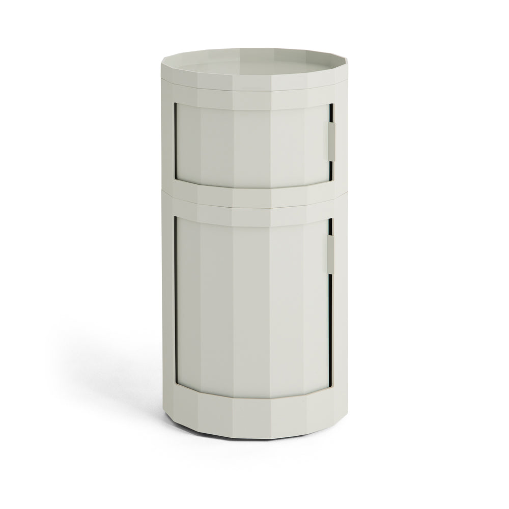 HAY - Facet Cabinet mit Füßen und Rollen | 110 cm / misty grey
