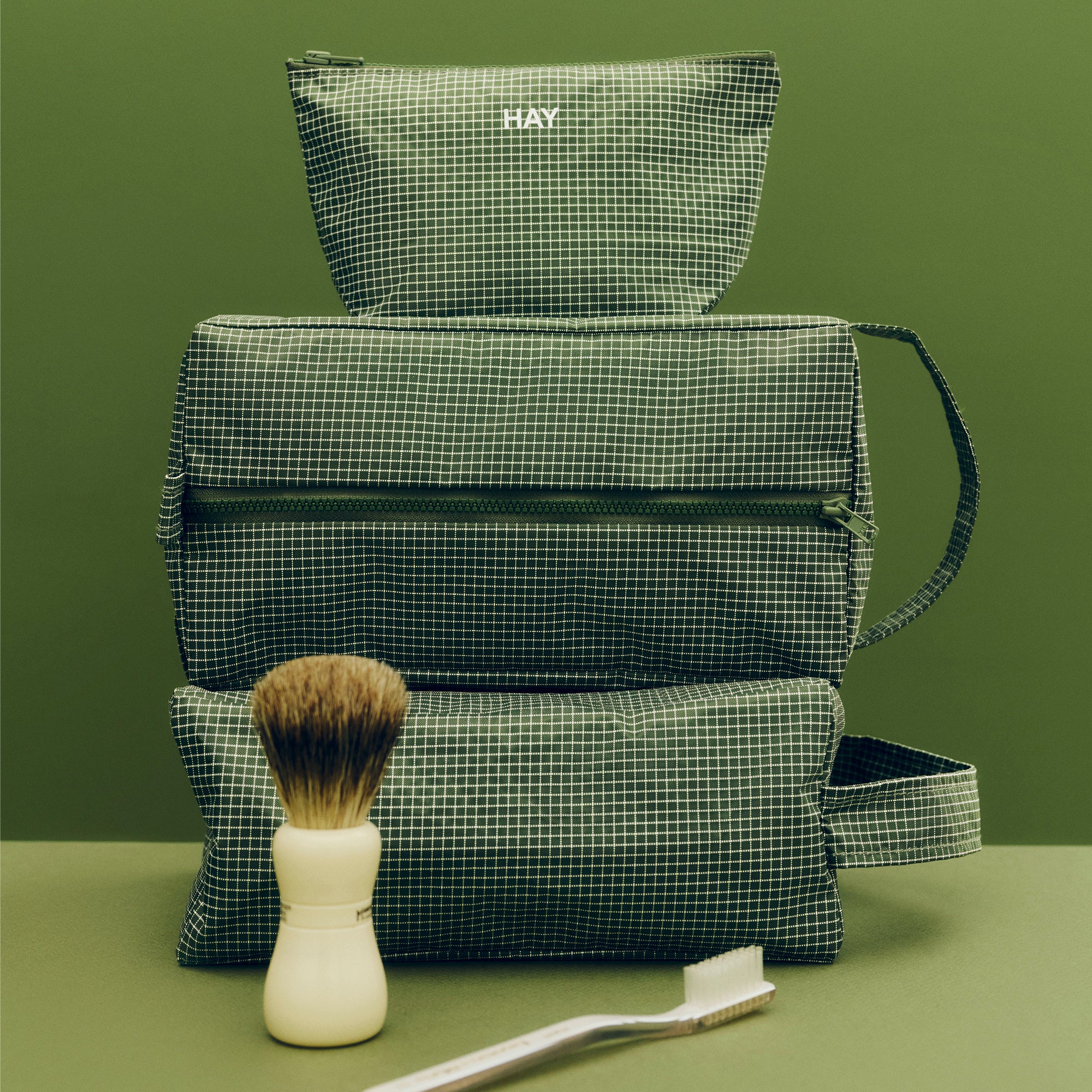 HAY - Grid Wash Bag | dunkelgrün