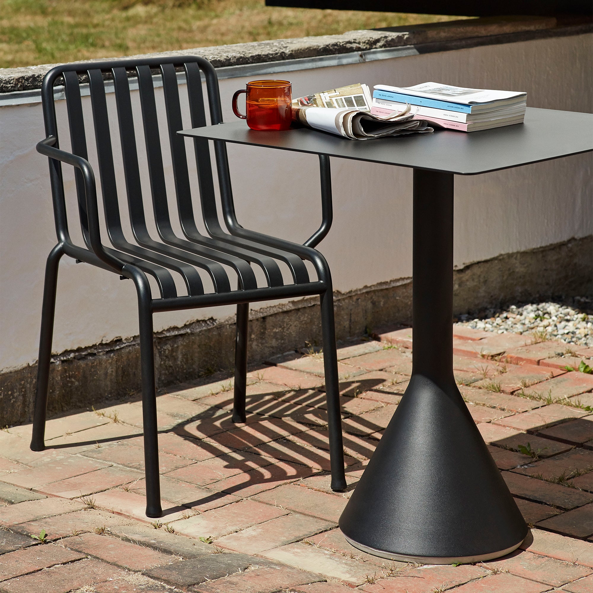 HAY - Palissade Cone Bistrotisch | 65 x 65 cm / anthrazit