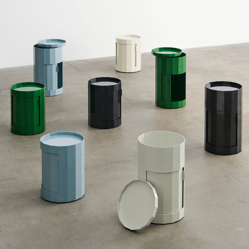 HAY - Facet Cabinet mit Füßen und Rollen