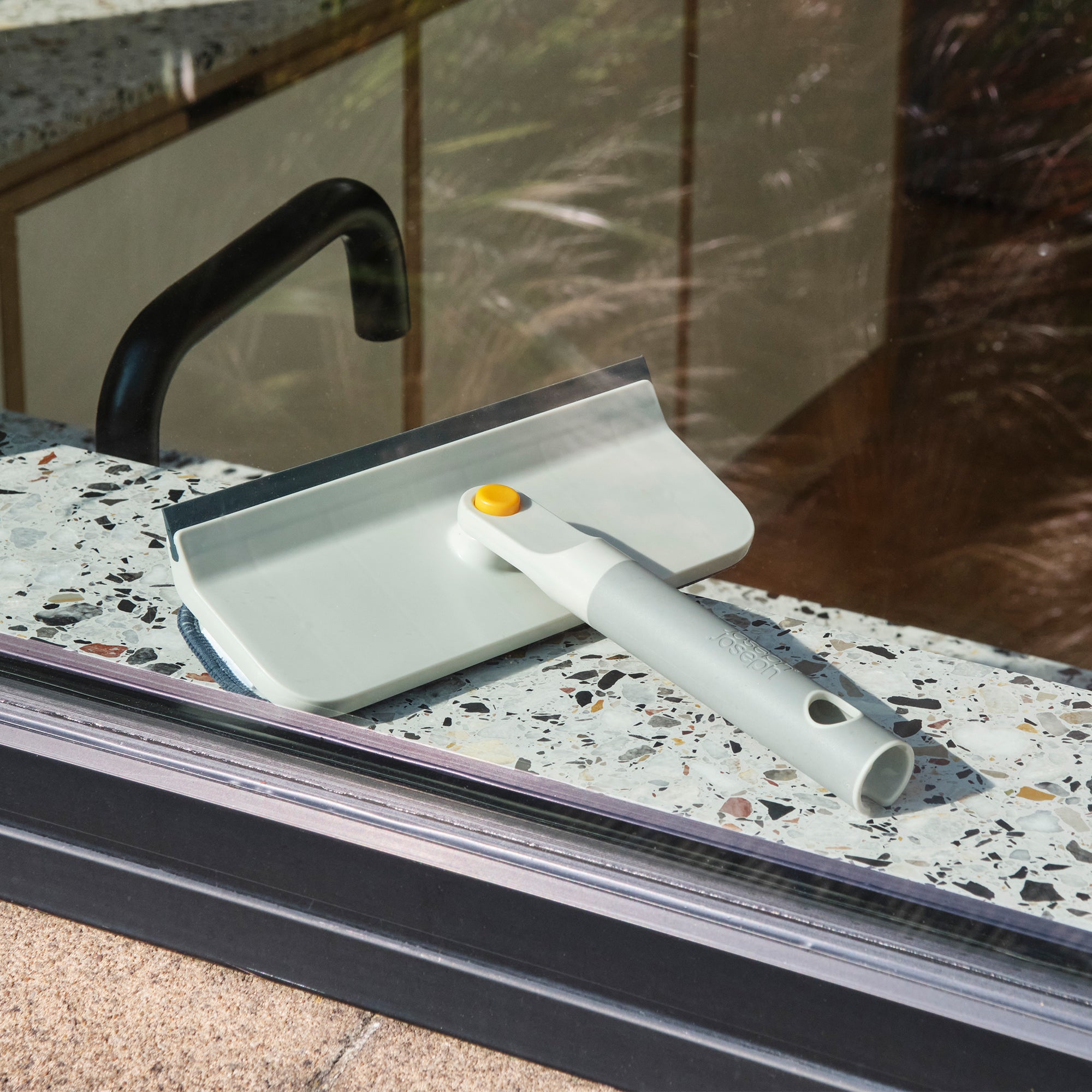Joseph Joseph - CleanTech Fensterwischer und -abzieher | 