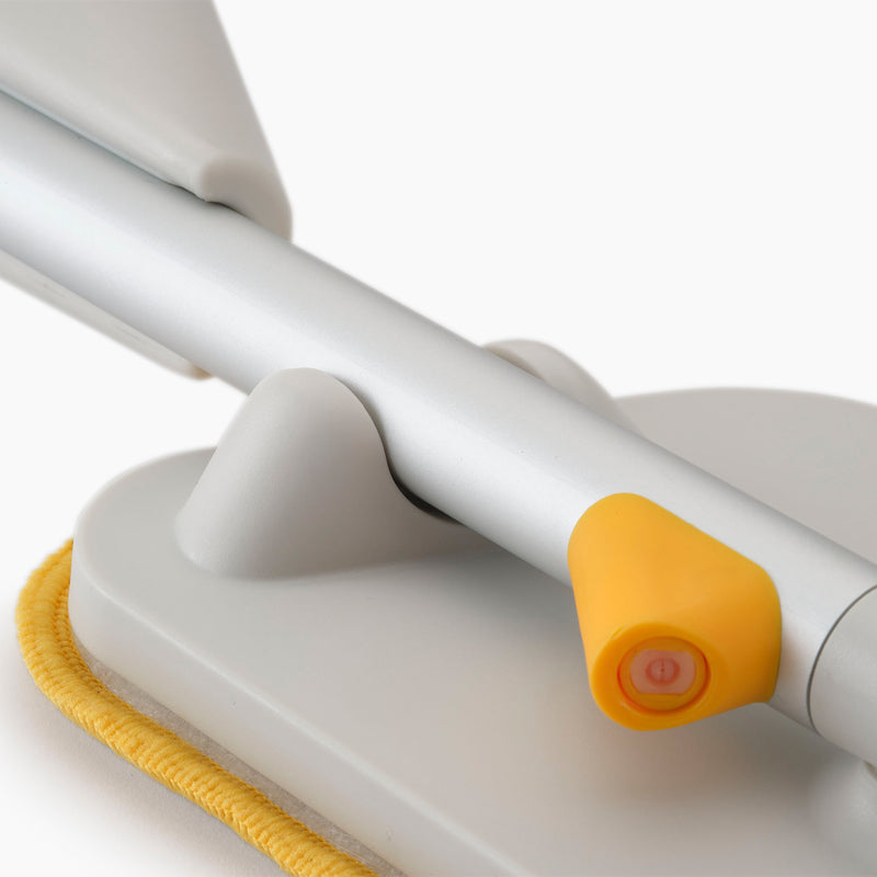 Joseph Joseph - CleanTech Sprühmop mit Scheuerschwamm