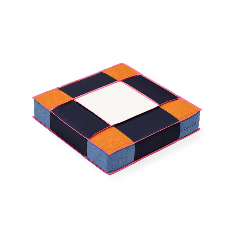 Juslin Maunula - Floor Pouf | topaasi