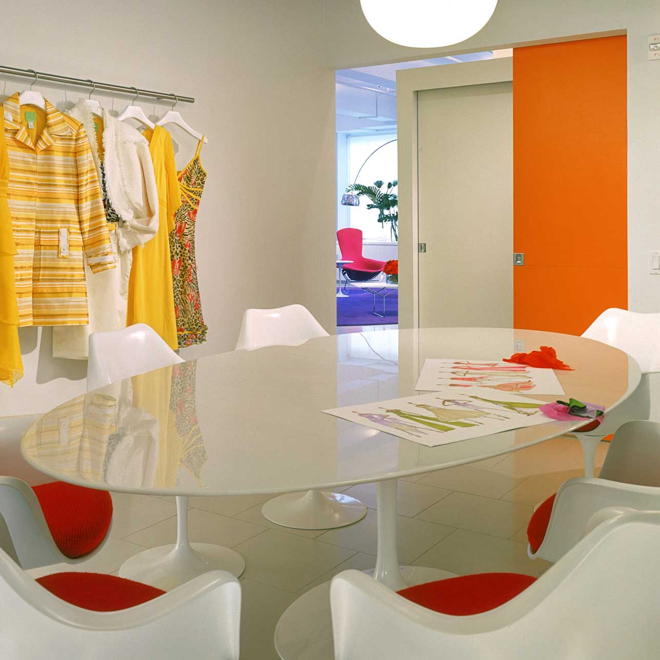 Knoll - Saarinen Tulip Esstisch | Laminat weiß / Ø 198 cm