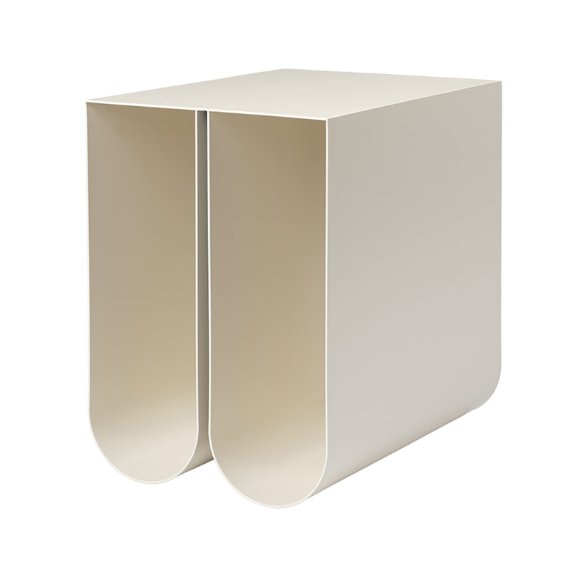 Kristina Dam Studio - Curved Beistelltisch | beige