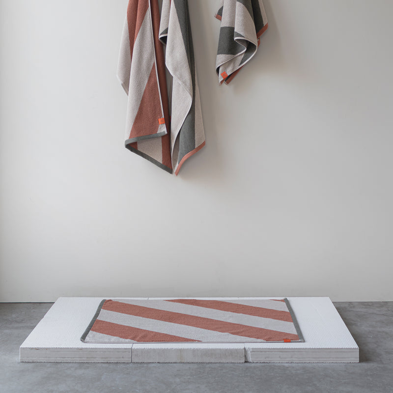 Mette Ditmer - Diagonal Badematte