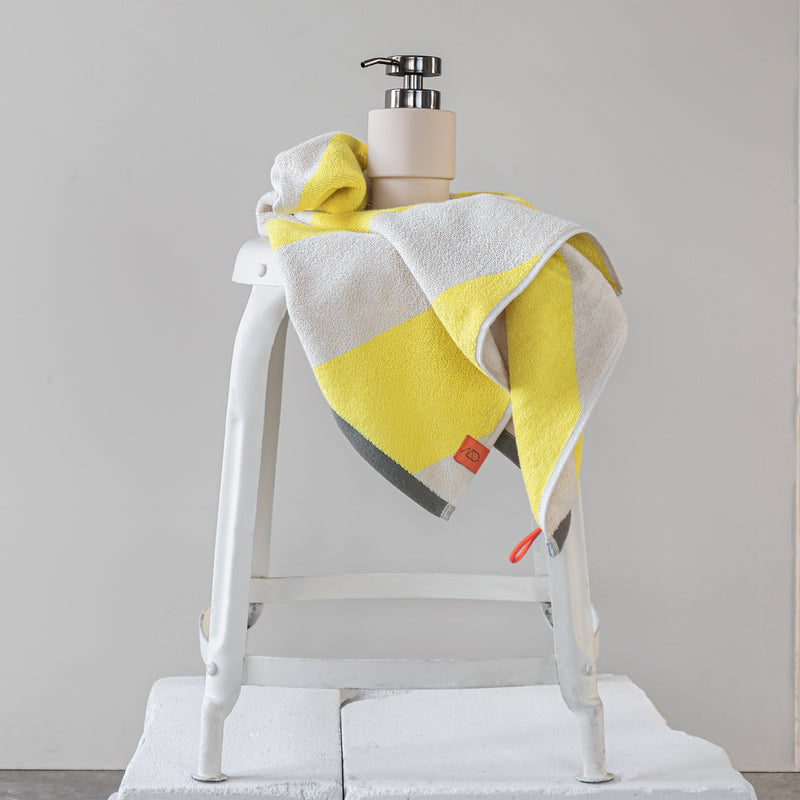 Mette Ditmer - Diagonal Badetuch