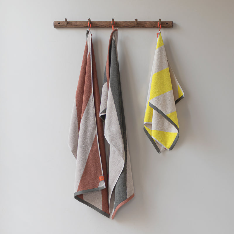 Mette Ditmer - Diagonal Badetuch