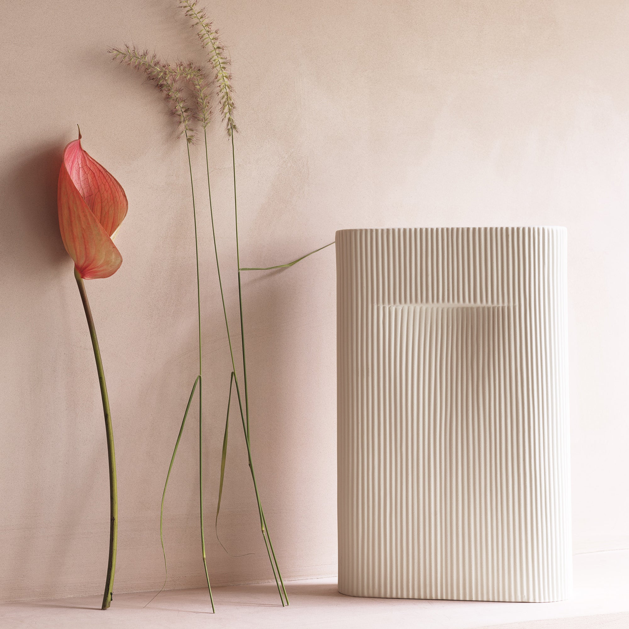 Muuto - Ridge Vase | H 35 cm / off-white