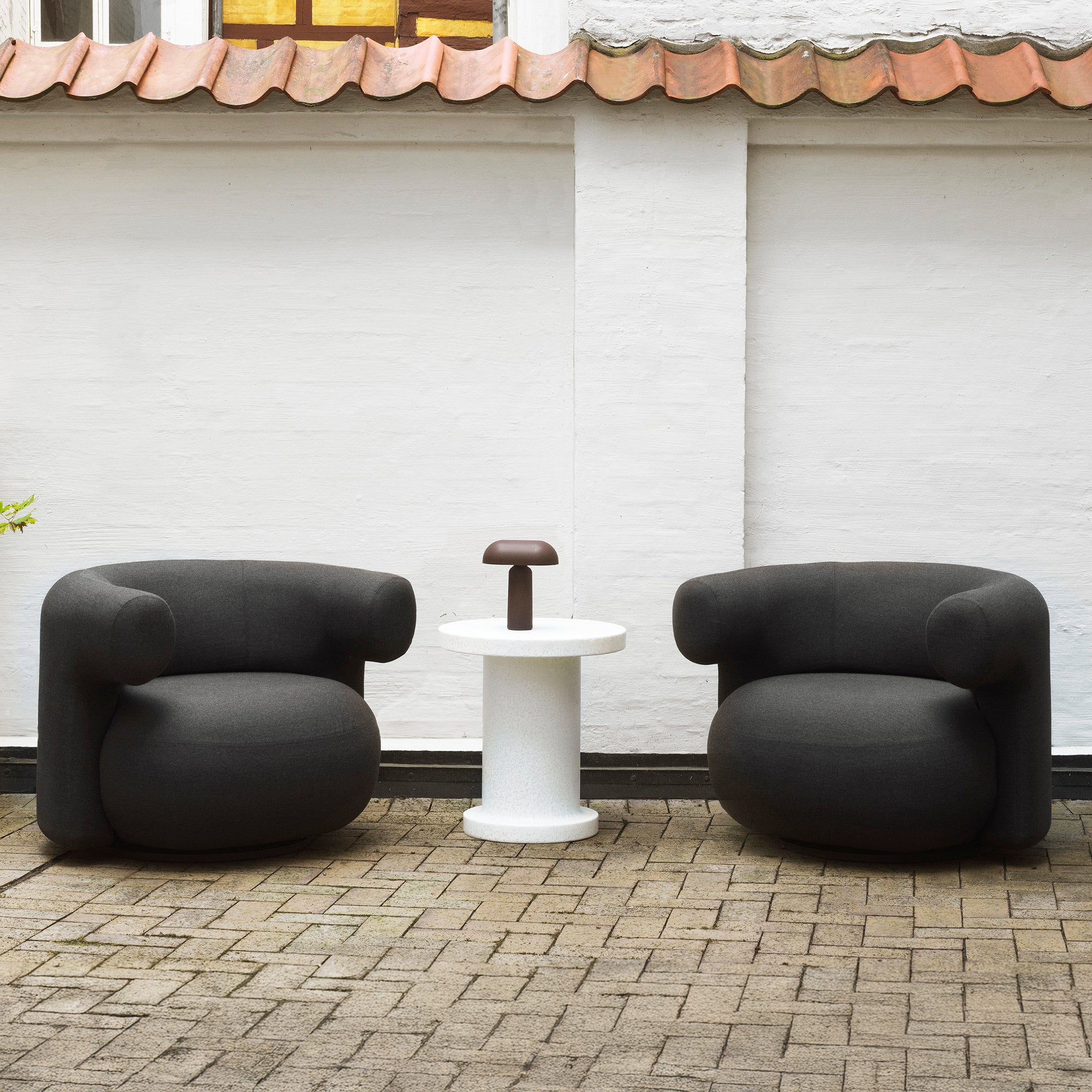 Normann Copenhagen - Burra Outdoor Lounge Chair | Sunbrella Natté chestnurt (10102)