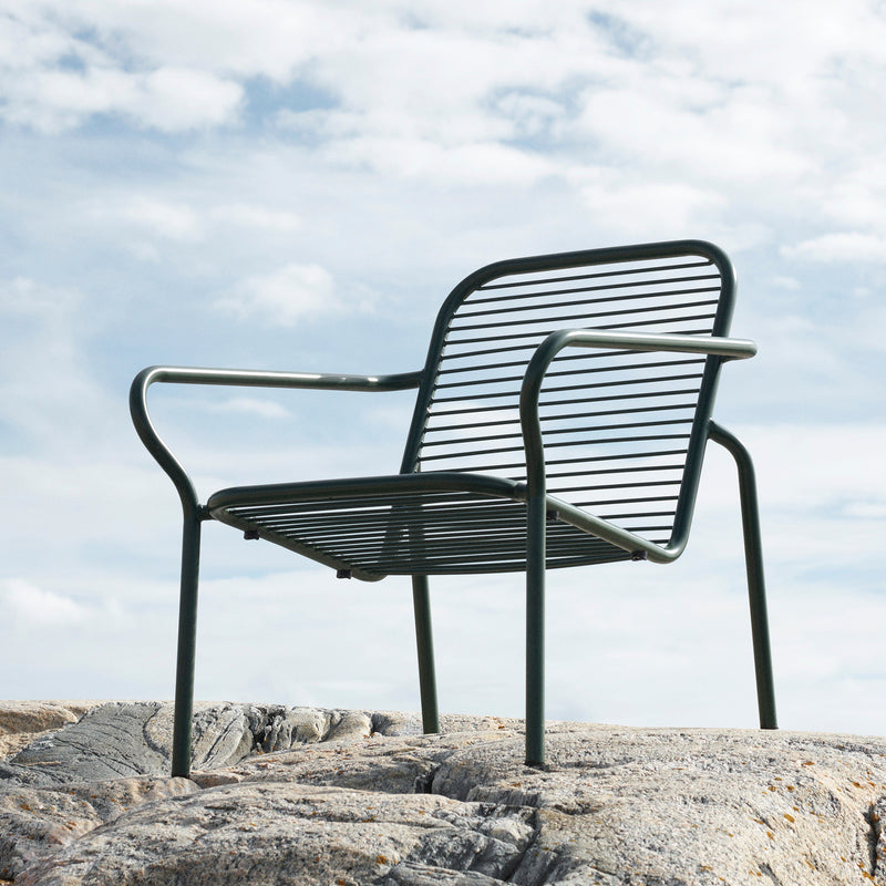 Normann Copenhagen - Vig Outdoor Lounge Chair | ohne Polster / dunkelgrün