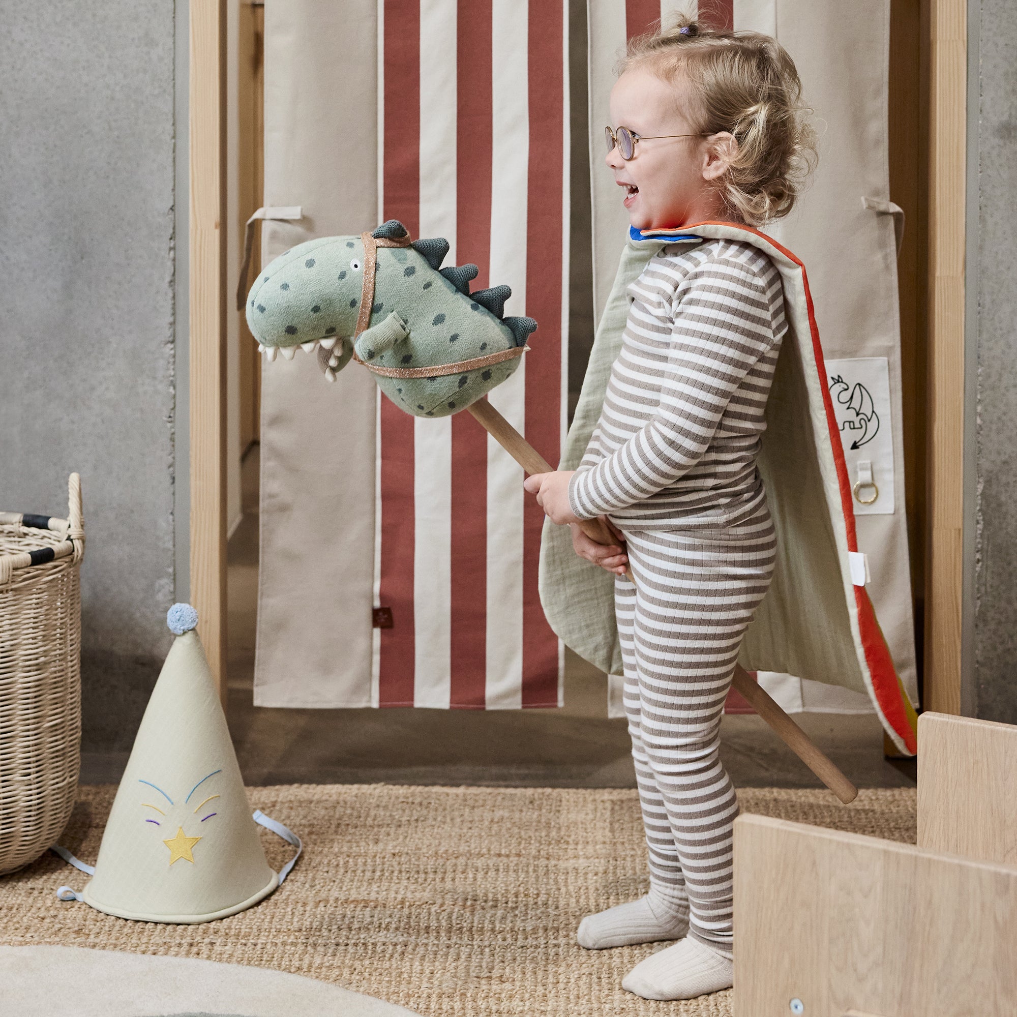 OYOY Mini - Theo Hobby Dinosaurier Steckenpferd | 