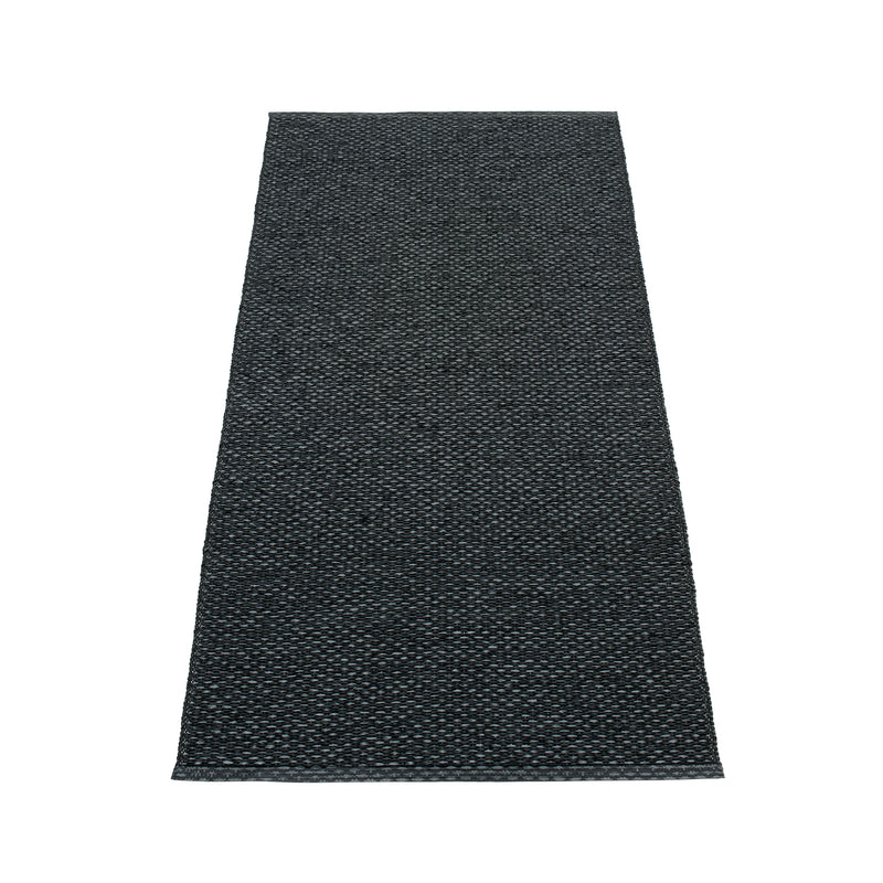 Pappelina - Svea Teppich (70 cm) | 70 x 160 cm / black metallic/black