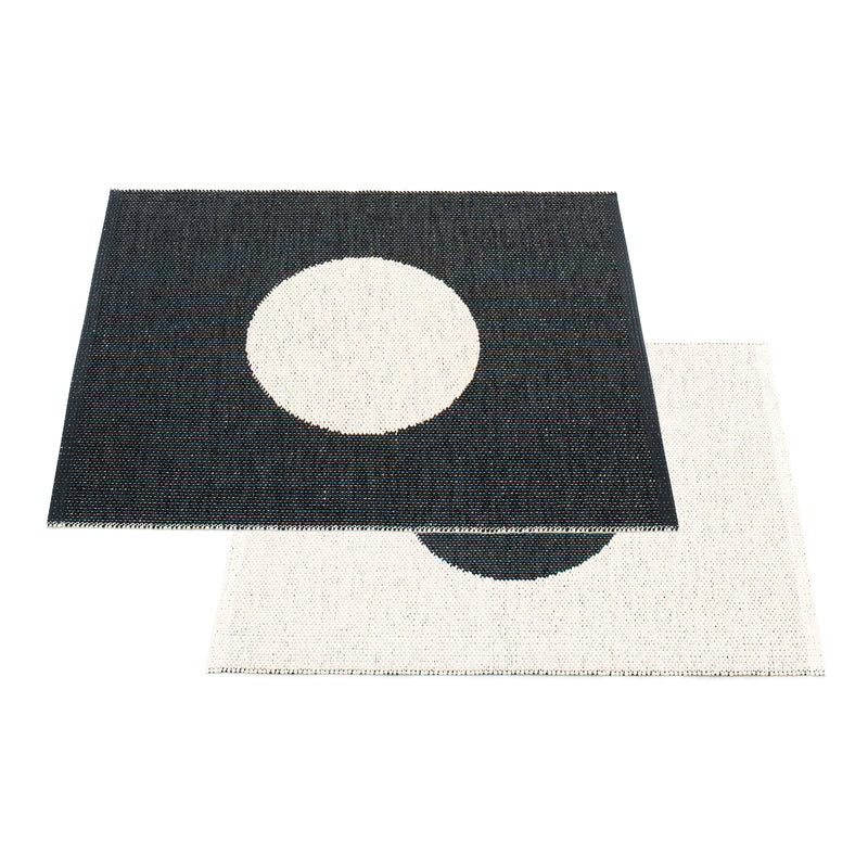 Pappelina - Vera Wendeteppich (70 cm) | 70 x 90 cm / black/vanilla