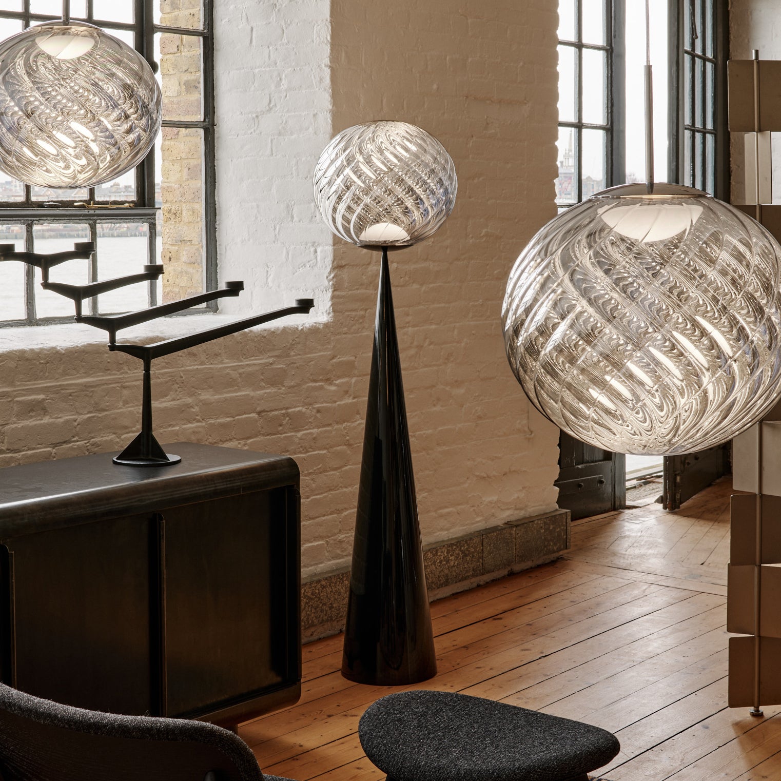 Tom Dixon - Whirl Cone Fat LED Stehleuchte | silber/schwarz